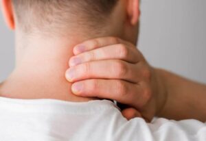 أسباب أعراض ألم الرقبة